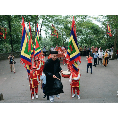VCF đã tham gia nghi lễ thắp hương dâng lễ vật lên Vua Hùng
